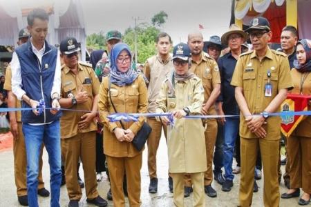BUPATI LEBAK RESMIKAN JALAN PENGHU