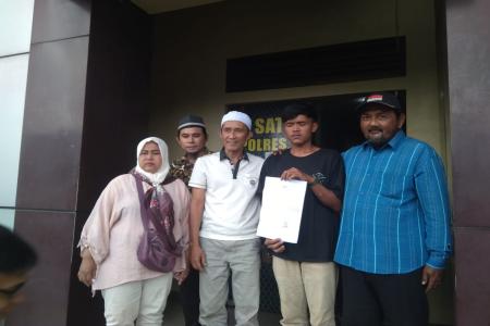 OKNUM SEKDES CURUGBARANG CS DILAPO