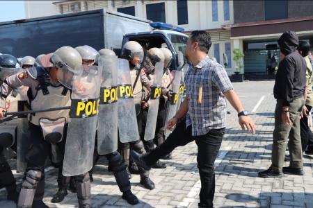 HADAPI PILKADA POLRES DEMAK GELAR LATI