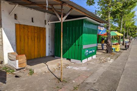 POLEMIK BANGUNAN PERMANEN DIATAS TROTO