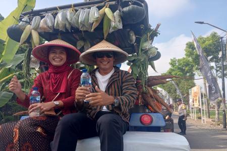 Kirab Gunungan hasil Panen Petani Desa