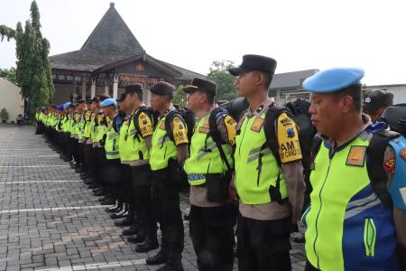 POLRES DEMAK GELAR APEL KESIAPAN P