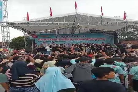 RIBUAN MASSA MENDATANGI TASYAKURAN