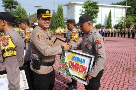 KAPOLRES SUMENEP BERIKAN PENGHARGA