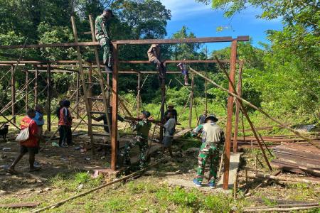 BUKTI KEDEKATAN DENGAN MASYARAKAT,