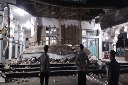 TERAS MASJID BAITURRAHMAN DI RA'AS