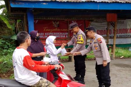 POLSEK KERTEK BAGIKAN TAKJIL, WUJU