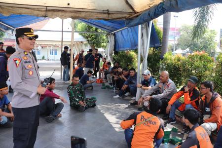 Kapolres Kendal Duduk Bersama Buruh Tu