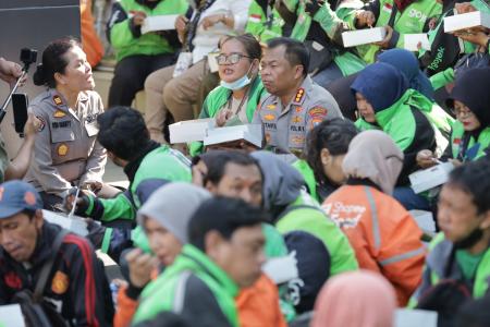 Polrestabes Surabaya dan Ratusan Ojol 