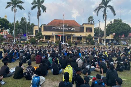 RATUSAN MAHASISWA GELAR AKSI PENYA