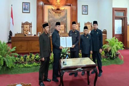 Rapat Paripurna DPRD Tulungagung Bupat