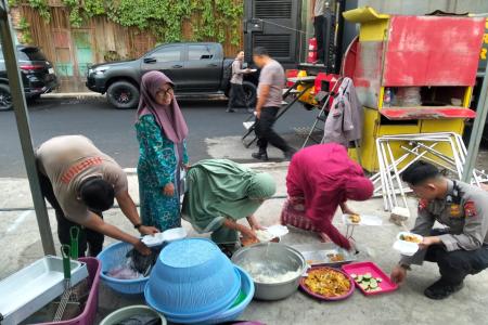 Polda Jatim Dirikan Dapur Lapangan di 