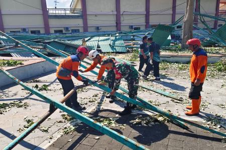 TNI - POLRI DAN WARGA GELAR KERJA 