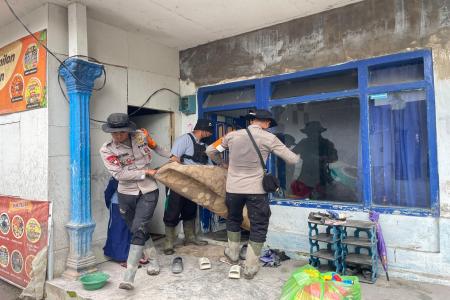 SATBRIMOB POLDA JAWA TIMUR PERKUAT