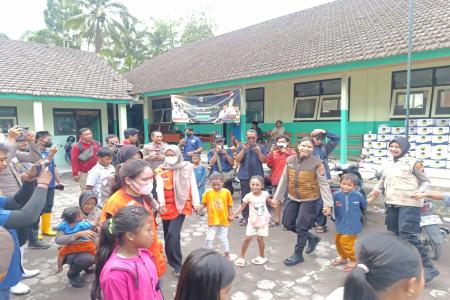 Polda Jatim Berikan Trauma Healing unt