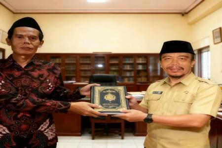  BANDUNG BARAT SERAHKAN 200 BUAH ALQUR
